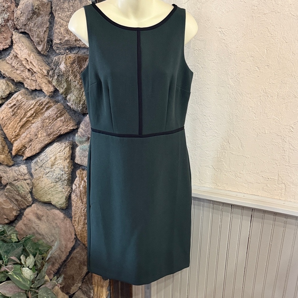 Elegant Green Sleeveless Dress